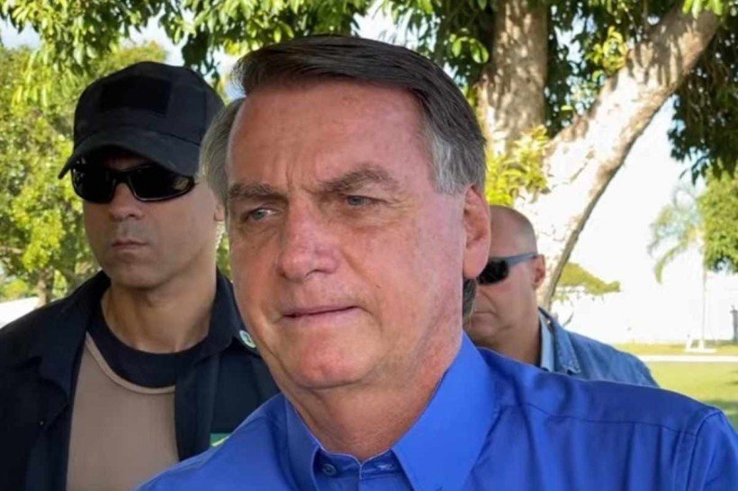 Bolsonaro leva invertida de ex-BBB ao comentar Fies: 