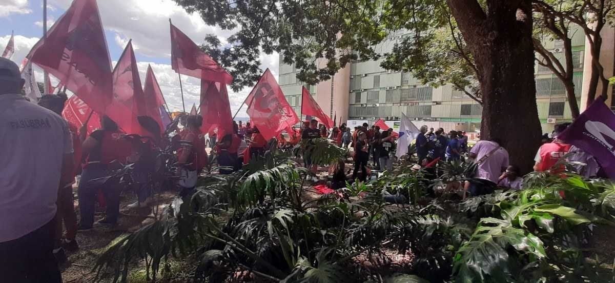 Servidores protestam na Esplanada por reajuste salarial