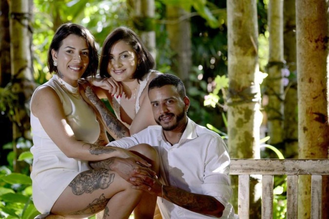 Relacionamento de trisal: Sanny Rodrigues (short), Karina Matos e Diego Gonçalves estão juntos há três anos - (crédito: Marcelo Ferreira/CB/D.A Press)