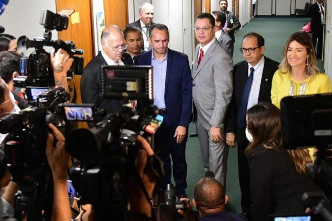Movimentação em frente ao gabinete do deputado Daniel Silveira nesta quarta-feira (30) - (crédito: ED ALVES/CB/DA.PRESS) Movimentação em frente ao gabinete do deputado Daniel Silveira nesta quarta-feira (30) - (crédito: ED ALVES/CB/DA.PRESS)