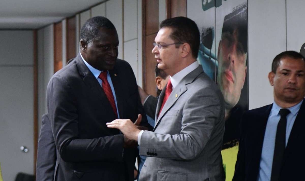 Movimentação em frente ao gabinete do deputado Daniel Silveira nesta quarta-feira (30)