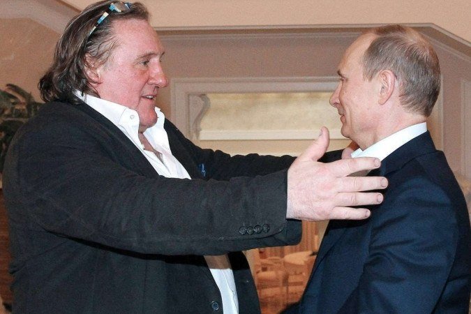 Gérard Depardieu e Vladimir Putin em 2013 -  (crédito:  AFP)
