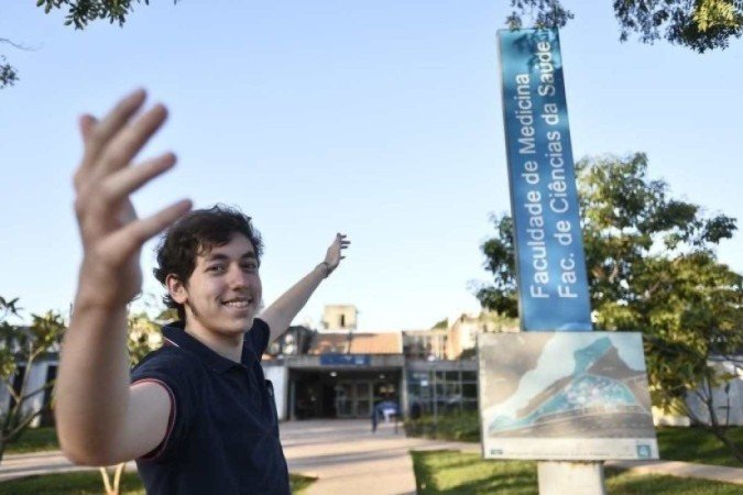 Hugo Jorge obteve a primeira colocação geral em medicina no Programa de Avaliação Seriada e segundo lugar no vestibular direto da Universidade de Brasília (UnB) - (crédito: Minervino Júnior/CB/D.A.Press) Hugo Jorge obteve a primeira colocação geral em medicina no Programa de Avaliação Seriada e segundo lugar no vestibular direto da Universidade de Brasília (UnB) - (crédito: Minervino Júnior/CB/D.A.Press)