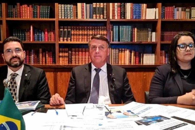 Bolsonaro em live nesta quinta-feira (31/3) - (crédito: Reprodução/Facebook) Bolsonaro em live nesta quinta-feira (31/3) - (crédito: Reprodução/Facebook)