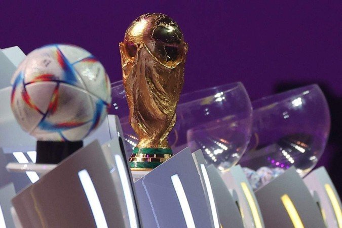  O trofÃ?Â©u da Copa do Mundo da FIFA e a bola oficial da Copa do Mundo de 2022 chamada Al-Rihla, que significa 