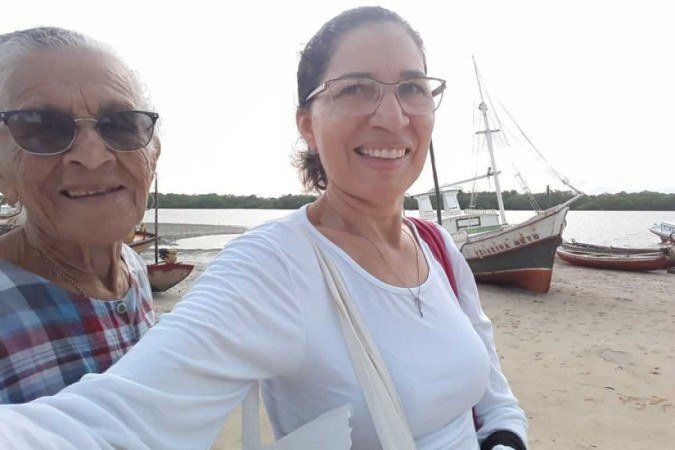 Luciléa e sua mãe, Laura, na comunidade da Ilha de Peru, em Cururupu