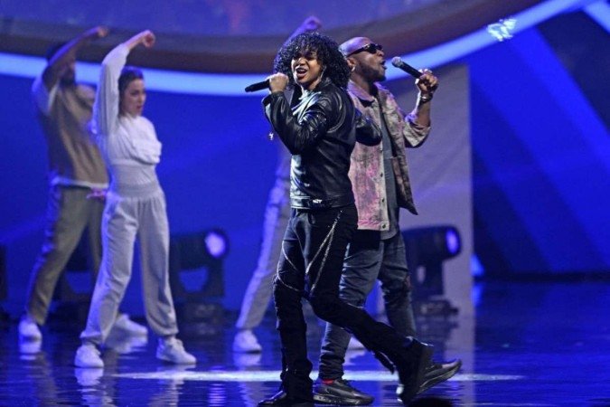 O cantor nigeriano-americano Davido e a cantora americana Trinidad Cardona se apresentam no palco durante o sorteio da Copa do Mundo de 2022 - (crédito: François-Xavier MARIT / AFP) O cantor nigeriano-americano Davido e a cantora americana Trinidad Cardona se apresentam no palco durante o sorteio da Copa do Mundo de 2022 - (crédito: François-Xavier MARIT / AFP)