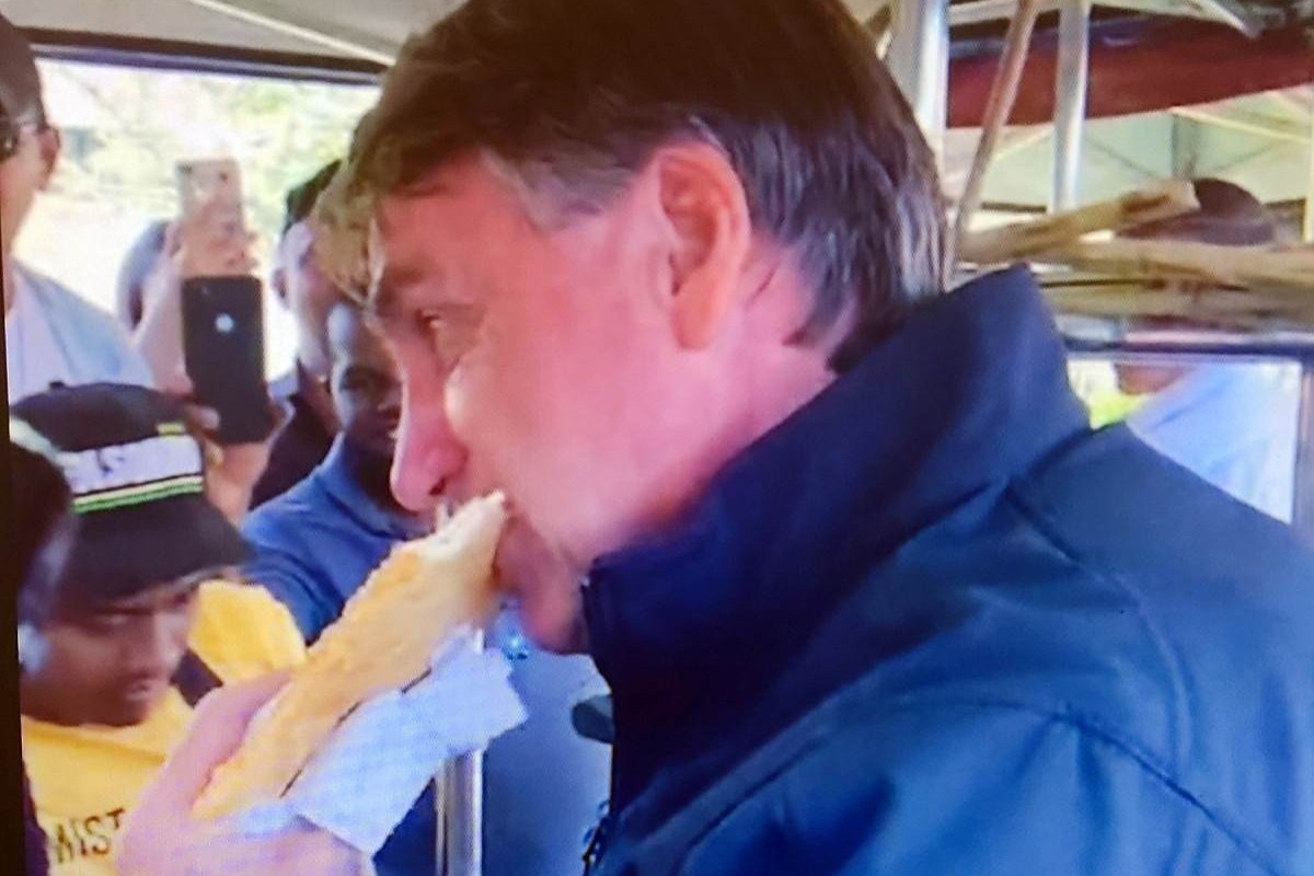 Cartão corporativo: Bolsonaro comia pastel na rua e picanha em casa