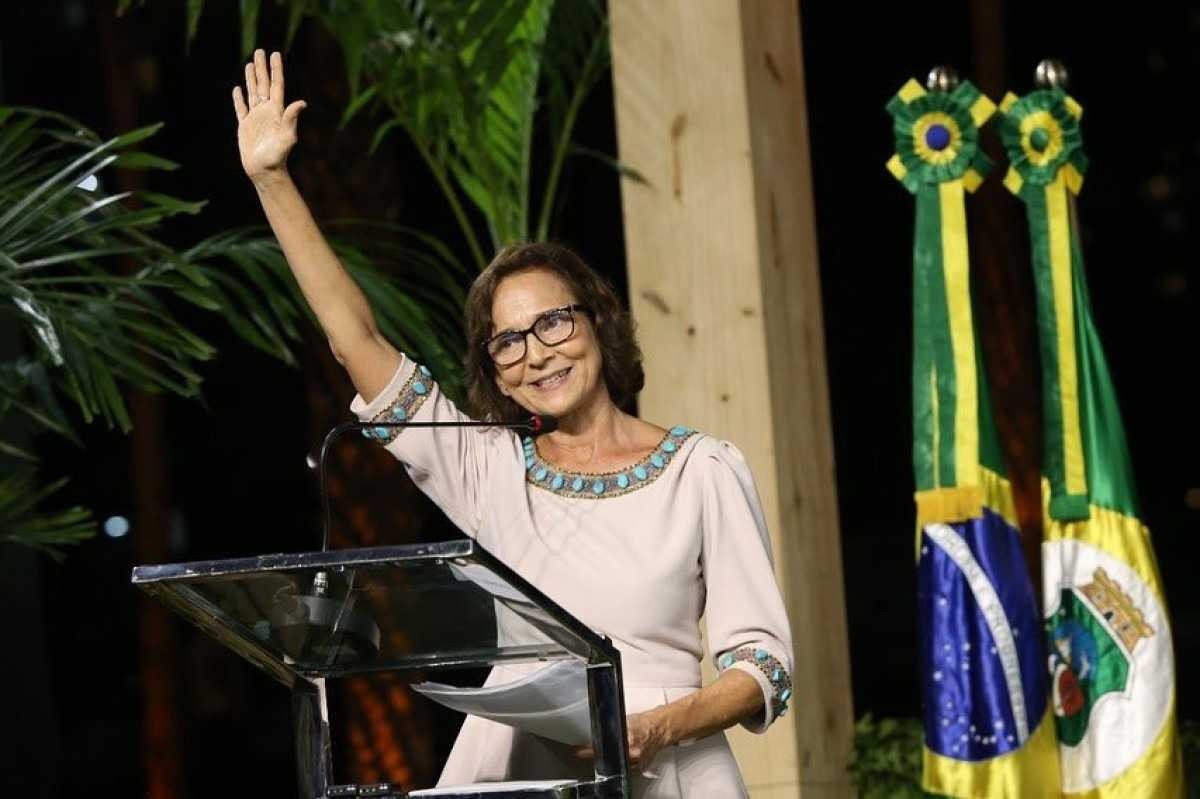 Izolda Cela assume como primeira mulher governadora do Ceará