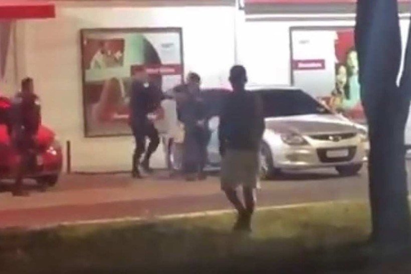 Vídeo: PMs são flagrados agredindo motorista de app no DF