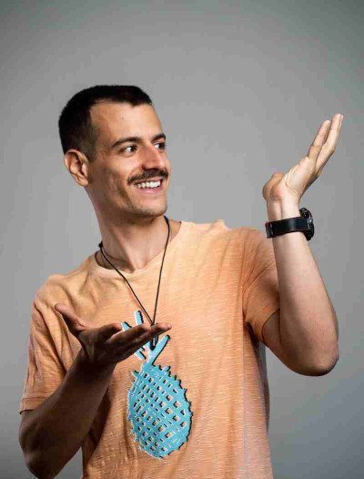 Gustavo Vilas Boas, de cara limpa, e "Nenesk", na vers&atilde;o jogador: divers&atilde;o certa e faturamento garantido 