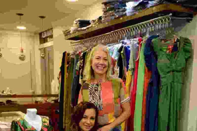  05/04/2022 Crédito: Marcelo Ferreira/CB/D.A Press. Brasil. Brasilia - DF - Caderno aniversário de Brasília, comerciantes vizinhos que viraram amigos na comercial da 209/210 Norte. Alda Ramos (loira) e Josyrene Lucena.