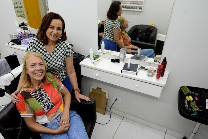  05/04/2022 Crédito: Marcelo Ferreira/CB/D.A Press. Brasil. Brasilia - DF - Caderno aniversário de Brasília, comerciantes vizinhos que viraram amigos na comercial da 209/210 Norte. Alda Ramos (loira) e Josyrene Lucena.