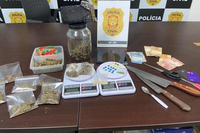 Homem foi preso em flagrante em operação da PCDF - (crédito: PCDF/Divulgação) Homem foi preso em flagrante em operação da PCDF - (crédito: PCDF/Divulgação)