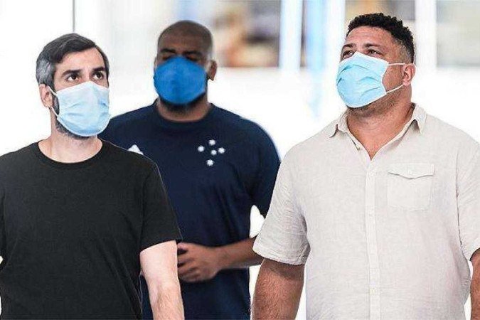 Gabriel Lima ao lado de Ronaldo em visita à Toca da Raposa II - (crédito: Gustavo Aleixo/Cruzeiro) Gabriel Lima ao lado de Ronaldo em visita à Toca da Raposa II - (crédito: Gustavo Aleixo/Cruzeiro)