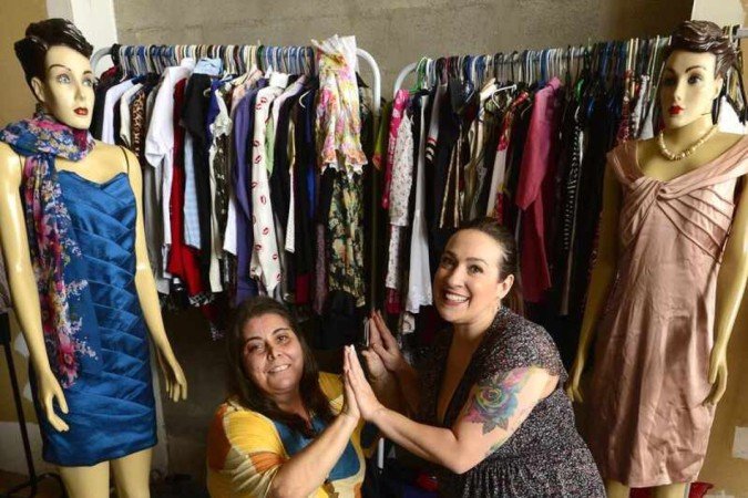  07/04/2022. Crédito: Carlos Vieira/CB/D.A Press. Brasil. Brasilia - DF. Caderno de Brasília. Bazar de Vizinhas. Stephanie Cunha (amarelo) e Fernanda Nogueira.