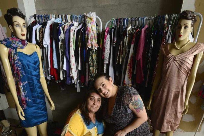  07/04/2022. Crédito: Carlos Vieira/CB/D.A Press. Brasil. Brasilia - DF. Caderno de Brasília. Bazar de Vizinhas. Stephanie Cunha (amarelo) e Fernanda Nogueira.