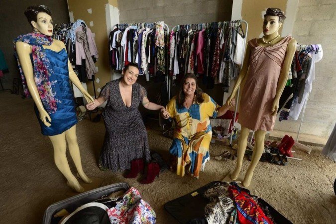  07/04/2022. Crédito: Carlos Vieira/CB/D.A Press. Brasil. Brasilia - DF. Caderno de Brasília. Bazar de Vizinhas. Stephanie Cunha (amarelo) e Fernanda Nogueira.