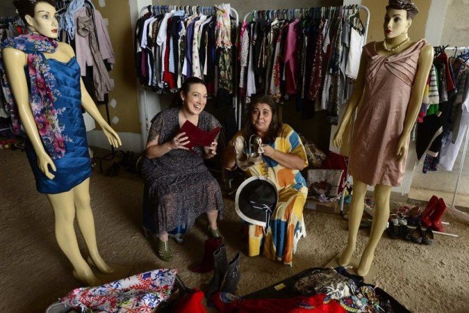  07/04/2022 Cr..dito: Carlos Vieira/CB/D.A Press. Brasil. Brasilia - DF...Caderno de Bras..lia..Bazar de vizinhas - Stephanie Cunha (amarelo) e Fernanda Nogueira.
    