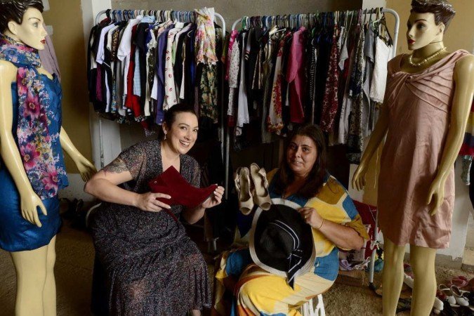  07/04/2022. Crédito: Carlos Vieira/CB/D.A Press. Brasil. Brasilia - DF. Caderno de Brasília. Bazar de Vizinhas. Stephanie Cunha (amarelo) e Fernanda Nogueira.