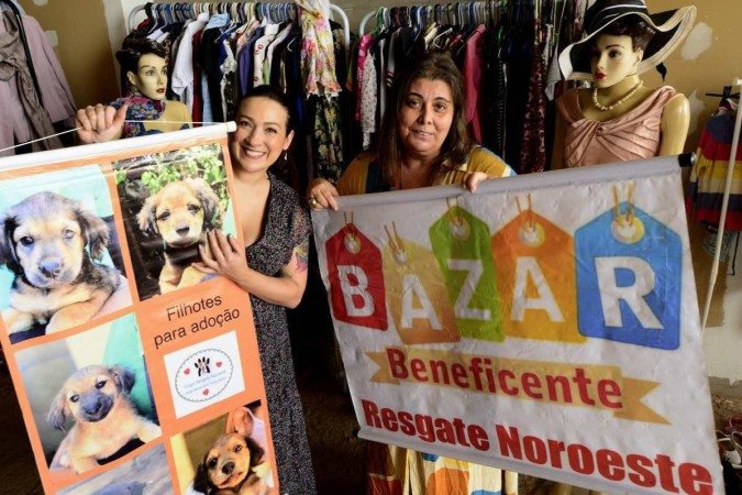  07/04/2022. Crédito: Carlos Vieira/CB/D.A Press. Brasil. Brasilia - DF. Caderno de Brasília. Bazar de Vizinhas. Stephanie Cunha (amarelo) e Fernanda Nogueira.