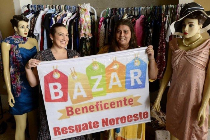  07/04/2022. Crédito: Carlos Vieira/CB/D.A Press. Brasil. Brasilia - DF. Caderno de Brasília. Bazar de Vizinhas. Stephanie Cunha (amarelo) e Fernanda Nogueira.