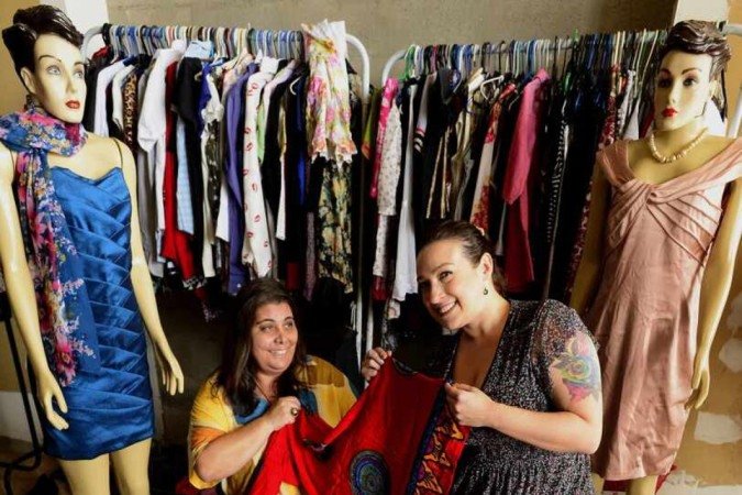  07/04/2022. Crédito: Carlos Vieira/CB/D.A Press. Brasil. Brasilia - DF. Caderno de Brasília. Bazar de Vizinhas. Stephanie Cunha (amarelo) e Fernanda Nogueira.