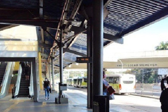 Confusão aconteceu na Estação Pampulha. Motorista imobilizou agressor até chegada da Guarda Civil de Belo Horizonte -  (crédito: Divulgação Google Street View)