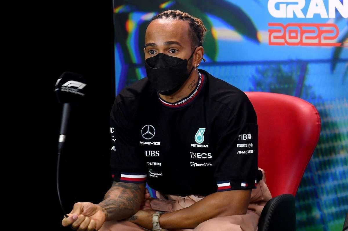 Hamilton brinca com veto na F1: 