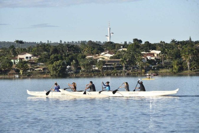  08/04/2022 CrÃ?Â©dito: Minervino JÃ?Âºnior/CB/D.A Press. Brasil.  Brasilia - DF. AniversÃ?Â¡rio de BrasÃ?Â­lia. Caderno BrasÃ?Â­lia Grupo de vizinhos que participam de aula de remo no Minas BrasÃ?Â­lia.Marcela Jacobson e Adriana Reis.