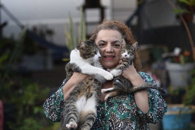  08/04/2022 CrÃ©dito: Minervino JÃºnior/CB/D.A Press. Brasil.  Brasilia - DF. AniversÃ¡rio de BrasÃ­lia. Caderno BrasÃ­lia. Vizinhos que cuidam de gatos abandonados na rua no CondomÃ­nio PrivÃª no Lago Norte. Cilene Maria Camargo.