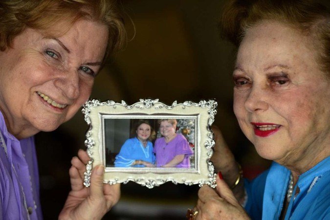  06/04/2022. Cr..dito: Carlos Vieira/CB/D.A Press. Brasil. Brasilia - DF. Cidades. ..Caderno de anivers..rio de Bras..lia...Vizinhas h.. muitos anos..K..tia Kouzak (azul) eVera Hildebrand..
    