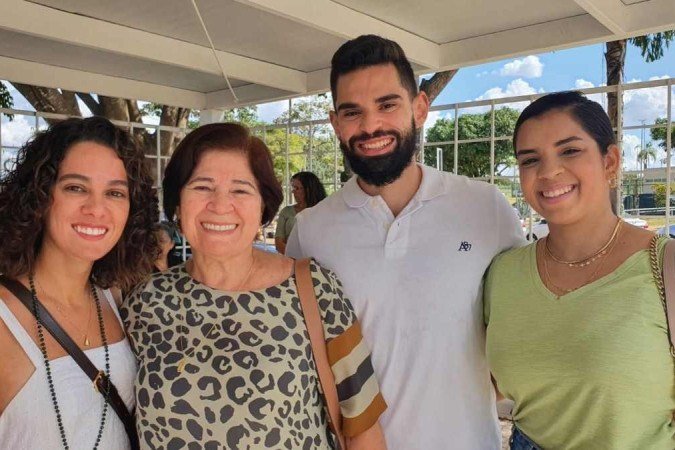 A família de Alex Ribeiro: Mira Augusta, Célia Palhares, 
Alex Filho e Izabella