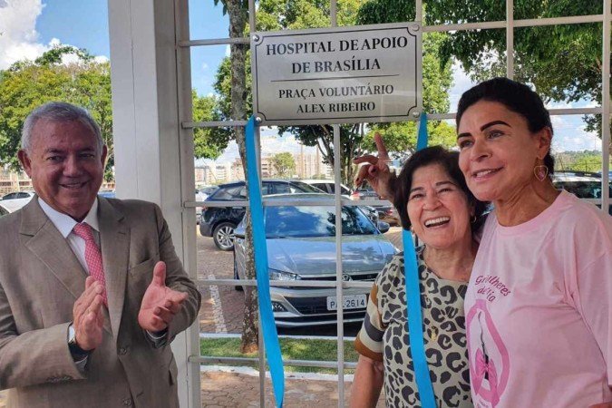 Wilfrido Augusto Marques, a viúva do homenageado, 
Célia Palhares e Valdete Drummond