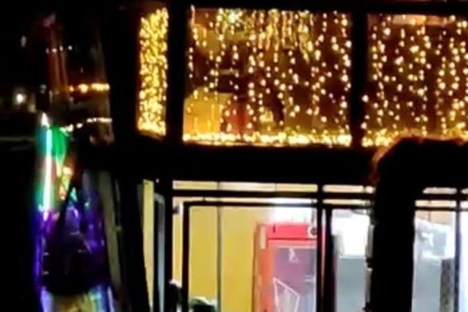 Embarcação encalhou pouco depois das 20h