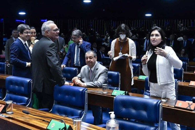 Encontro com Lula resulta de uma articulação dos senadores Randolfe Rodrigues (E) e Renan Calheiros: conversas afetam diretamente os planos de Tebet -  (crédito:  Waldemir Barreto/Agência Senado)