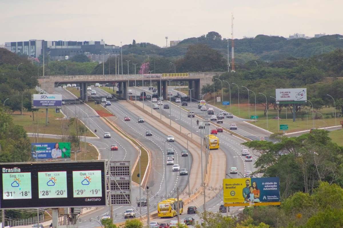 Ibaneis entrega ampliação da Estrada Parque Aeroporto com 11 faixas