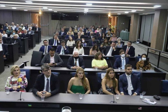 Leda Napoleão com os filhos: Aluízio, Izabella e Maria Paula