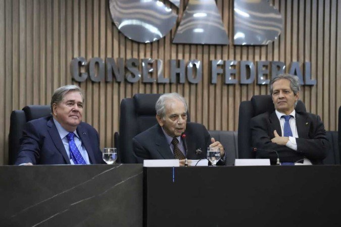 Hugo Napoleão, Carlos Fernando Mathias e o presidente da Academia Brasiliense de Letras, Fábio de Sousa Coutinho