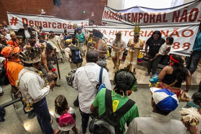 Movimento contra a aprovação do marco temporal, que prevê que as populações indígenas só podem reivindicar terras que ocupavam em 5 de outubro de 1988, data da promulgação da Constituição