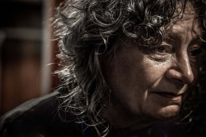 Retrato de Rita Segato, professora titular e emérita da UnB, pesquisadora e militante. Trabalhou de 1985 até 2010 no Departamento de Sociologia. Foi coautora da primeira proposta de ação afirmativa para garantir o ingresso de estudantes negros e indígenas na educação superior no Brasil (1999)