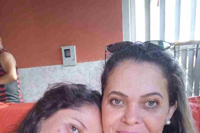  2022. Crédito: Arquivo Pessoal. Revista. Transtorno bipolar. Renata e Mayra Galdencio, mãe e filha com transtorno bipolar. 