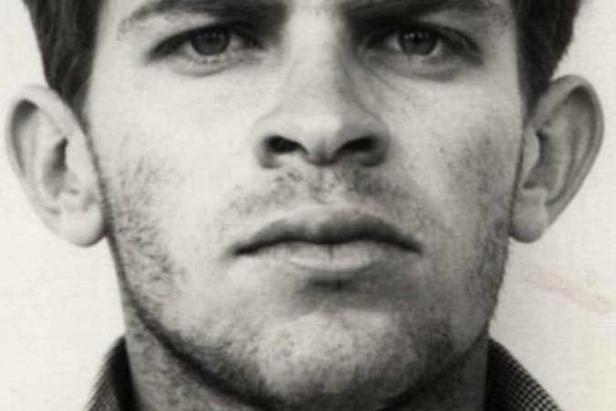 Honestino Guimarães foi líder estudantil na Universidade de Brasília. Considerada uma das invasões mais violentas na UnB, em agosto de 1968, cerca de 500 estudantes e professores foram obrigados, por forças militares, a ficarem concentrados em uma quadra esportiva, no campus Darcy Ribeiro. O episódio marcou a época de repressão na universidade, ocorrida nos anos da ditadura