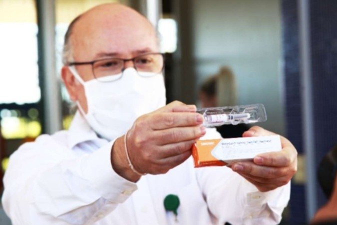 Em 2020, os testes da vacina CoronaVac em Brasília contaram com uma equipe multiprofissional, a maioria do Hospital Universitário de Brasília (HUB)