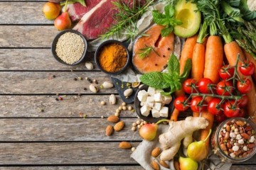 Alimentos antioxidantes e anti-inflamatórios fazem parte do cardápio indicado para reduzir o risco de neurodegeneração -  (crédito: Reprodução/Pinterest)