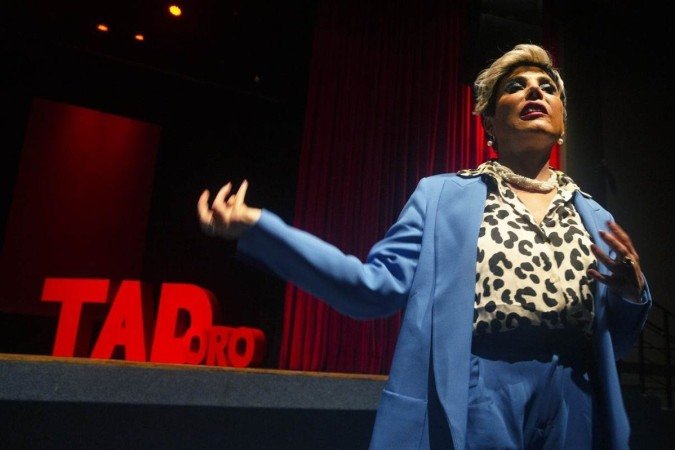 Peça a marca o retorno da 
atriz aos palcos
