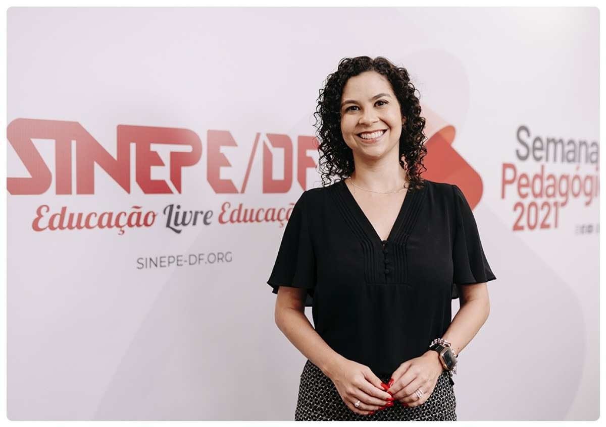 Ana Elisa Dumont Scussel