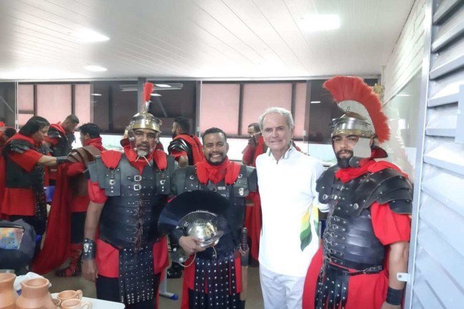  Crédito: Arquivo Pessoal. Eixo Capital. Paulo Octávio acompanha Via Sacra de Planaltina