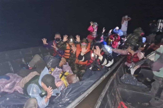 A embarcação de 29 pessoas era composta, na maioria, por cubanos -  (crédito: Operação Hórus/Polícia Civil/Divulgação)