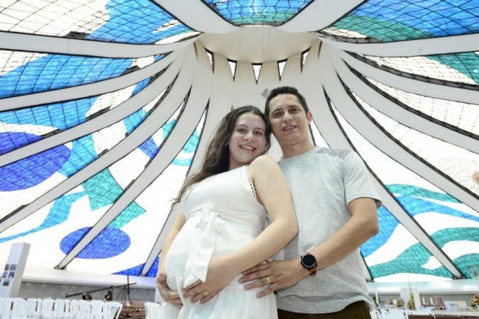  17/04/2022 Crédito: Marcelo Ferreira/CB/D.A Press. Brasil. Brasilia - DF -  Catedral Metropolitana de Brasília, Missa de Páscoa, celebrada pelo Arcebispo Paulo Cezar Costa. Thiago Costa e Herllys Sampaio.
    